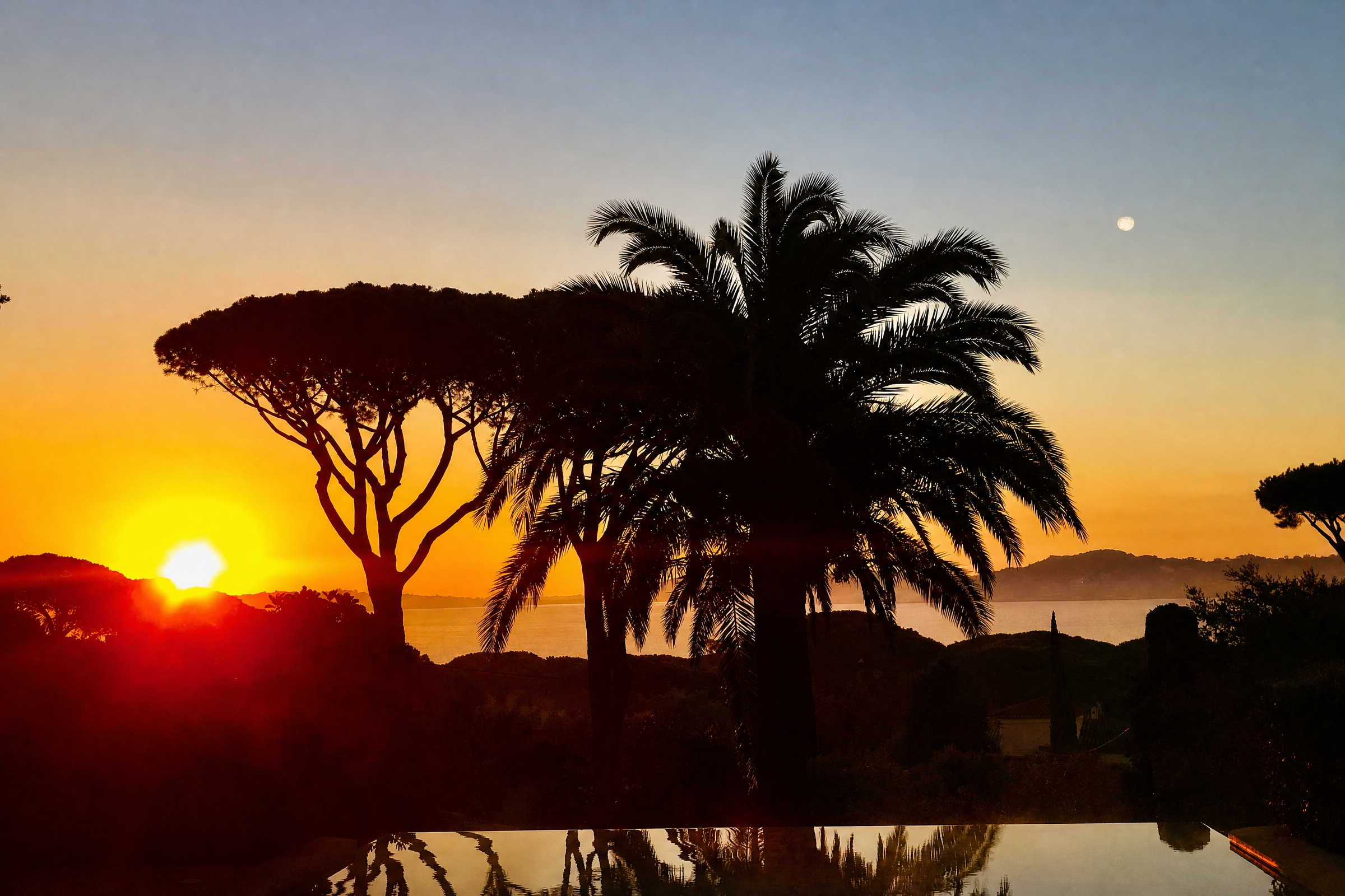 Coucher de soleil sur le golfe de Saint-Tropez depuis une villa Welkom Home